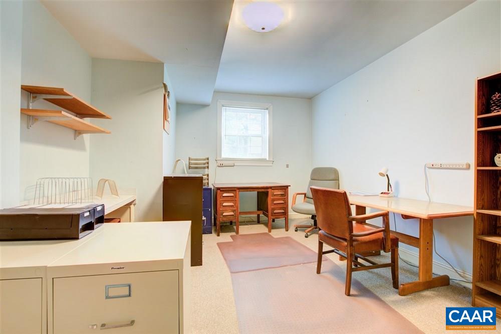 2808 Northfield Road Charlottesville, VA 22901 - Photo 26 of 30 a work place with a table and chairs