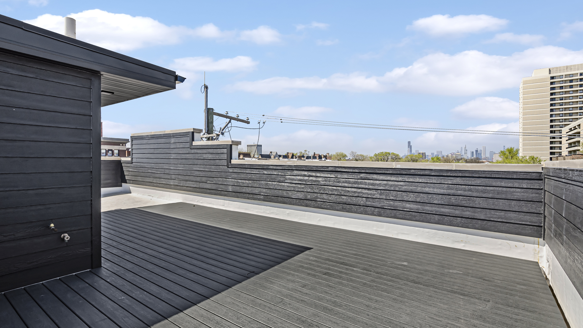 338 East Pershing Road Chicago, IL 60653 - Photo 32 of 44 a view of a terrace with sky view
