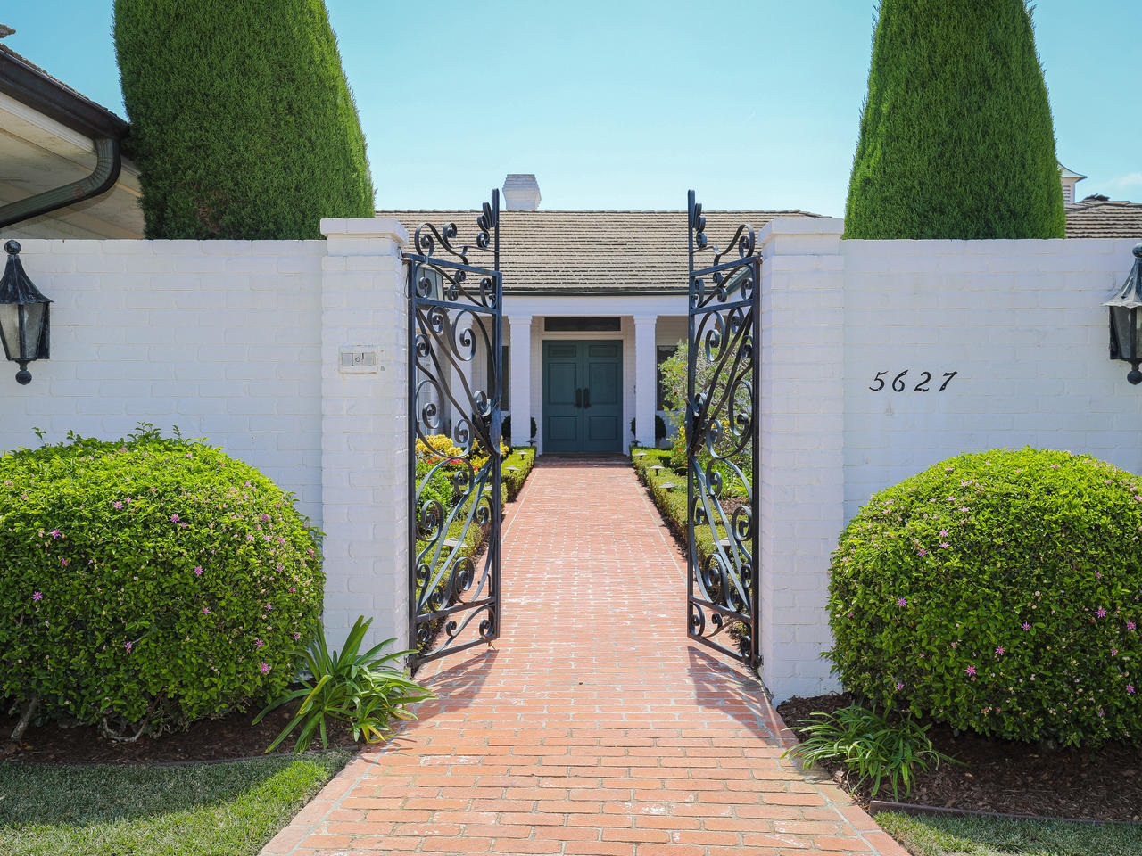 5627 Rutgers Road La Jolla, CA 92037 - Photo 2 of 25