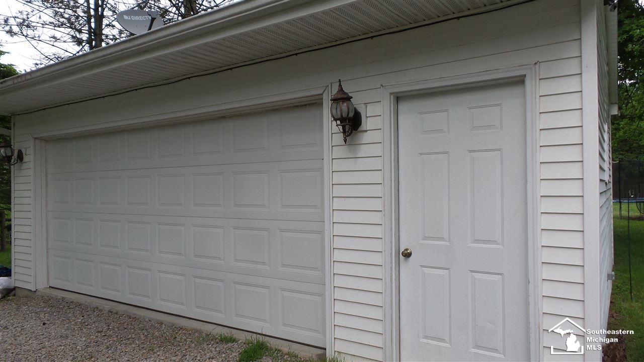 8200 Adler Road Lambertville, MI 48144 - Photo 17 of 18 31382689-16.JPG