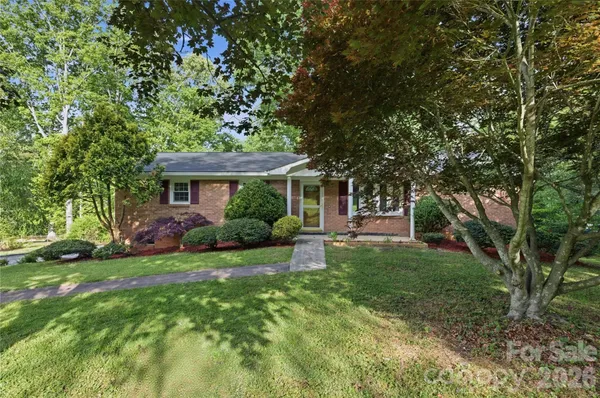 $465,000 | 123 Castleton Lane, Hendersonville, NC 28791