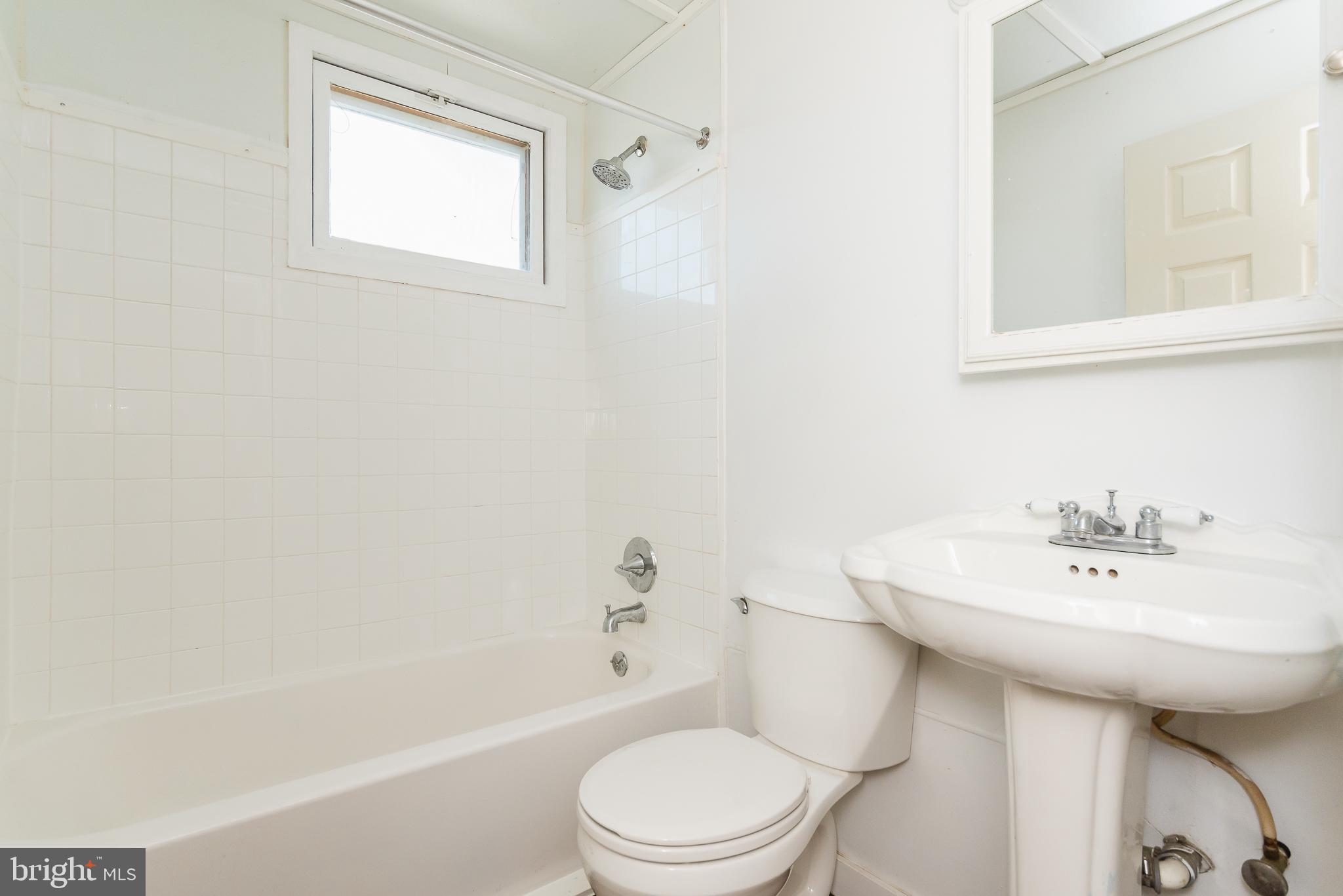 7446 Berkshire Road Baltimore, MD 21224 - Photo 22 of 47 Main Bath