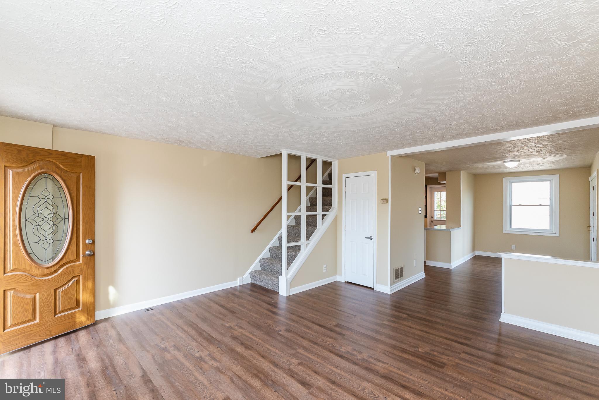 7446 Berkshire Road Baltimore, MD 21224 - Photo 6 of 47 Living Room