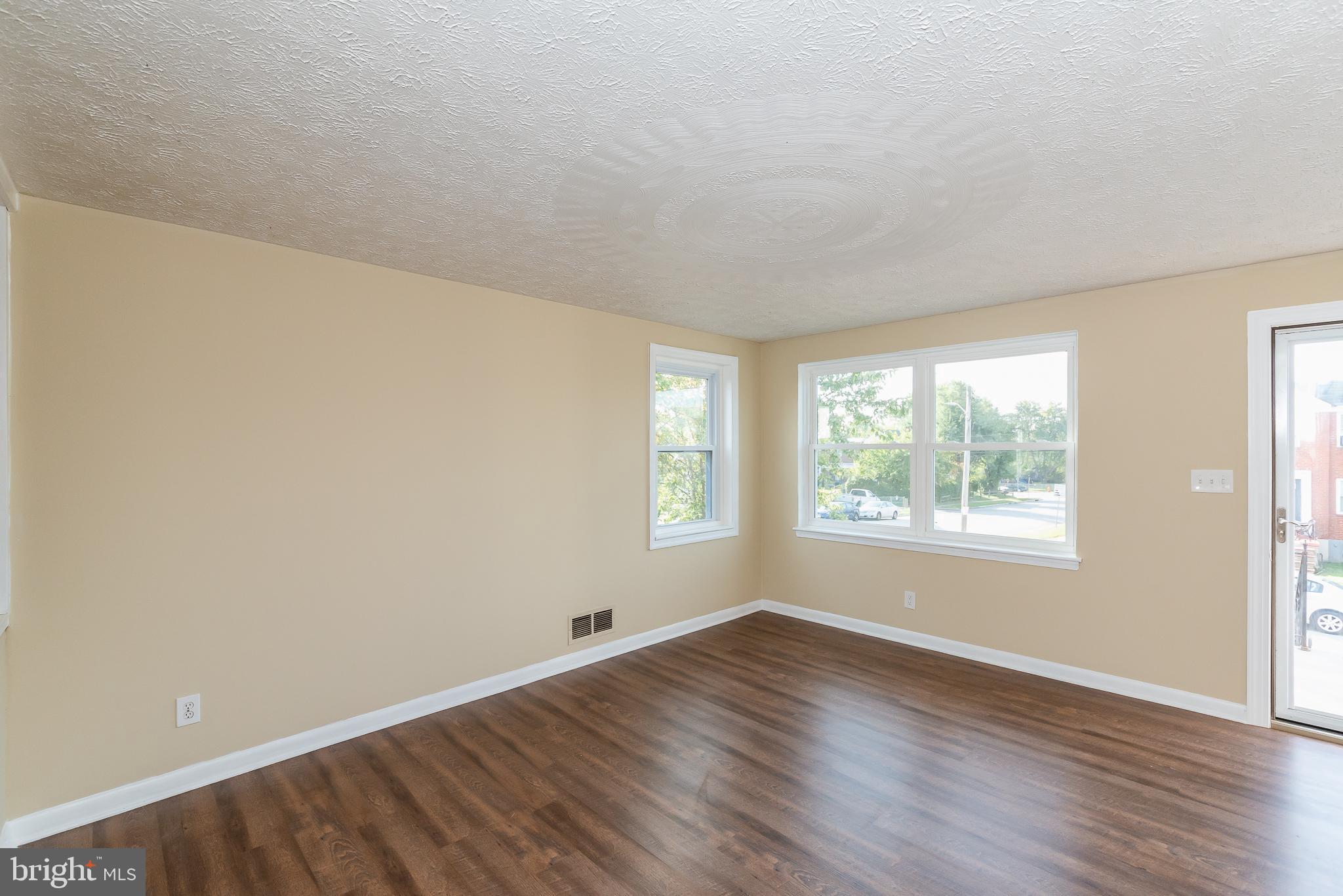 7446 Berkshire Road Baltimore, MD 21224 - Photo 8 of 47 Living Room
