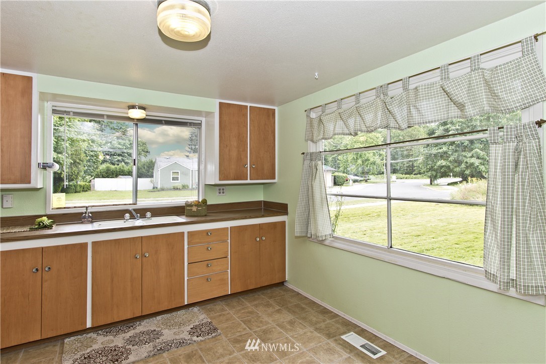 3216 Southeast 6th Street Renton, WA 98058 - Photo 11 of 22 Gallery Image 11