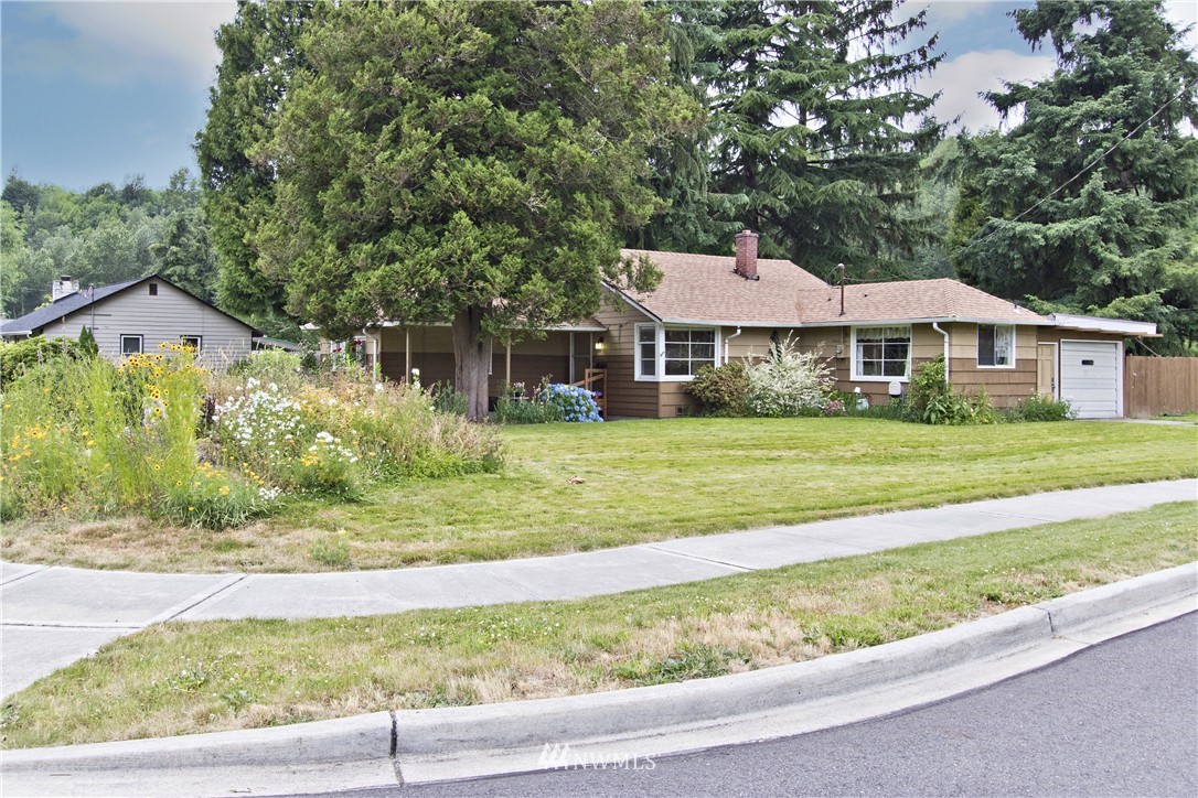 3216 Southeast 6th Street Renton, WA 98058 - Photo 3 of 22 Gallery Image 3