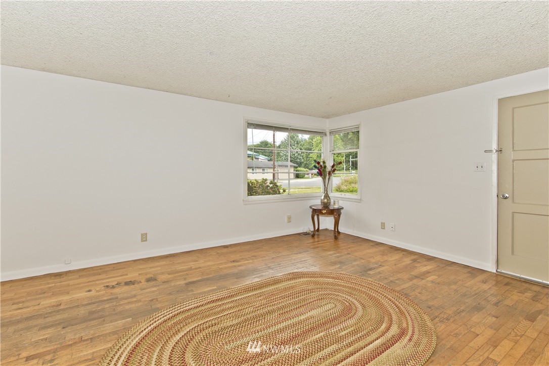 3216 Southeast 6th Street Renton, WA 98058 - Photo 4 of 22 Gallery Image 4