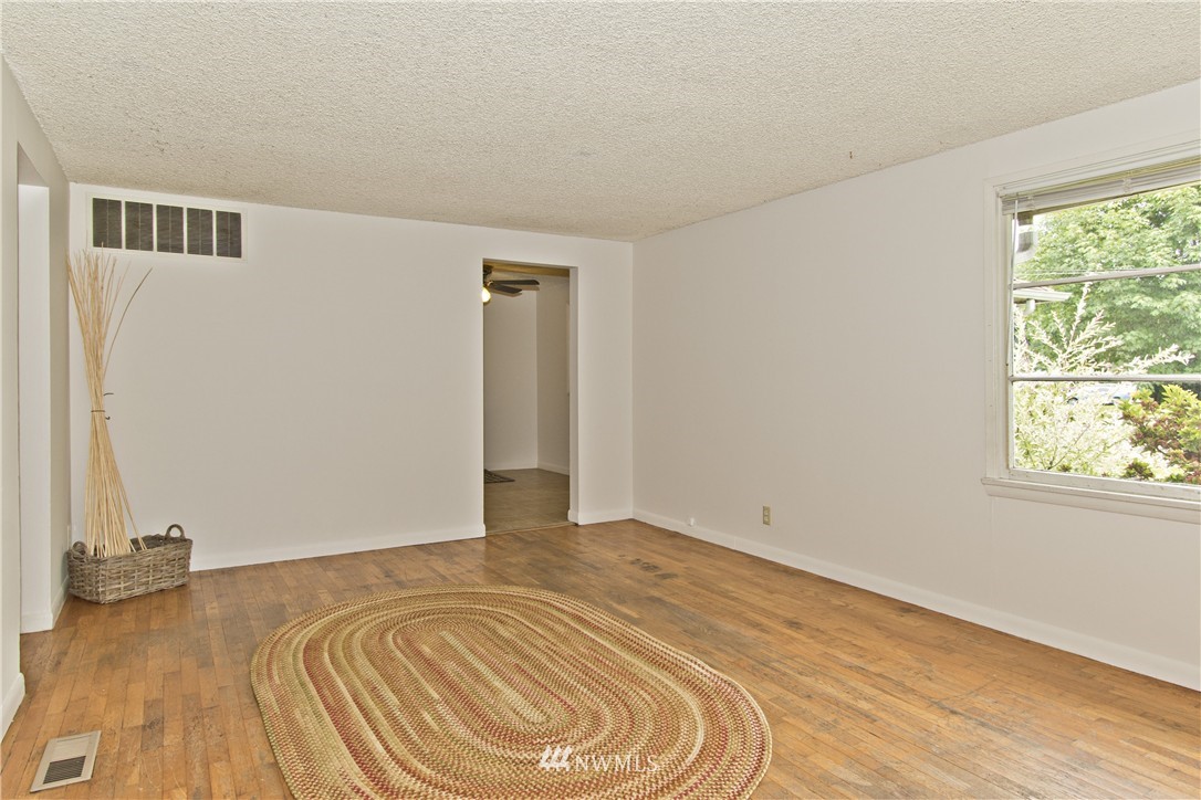 3216 Southeast 6th Street Renton, WA 98058 - Photo 6 of 22 Gallery Image 6