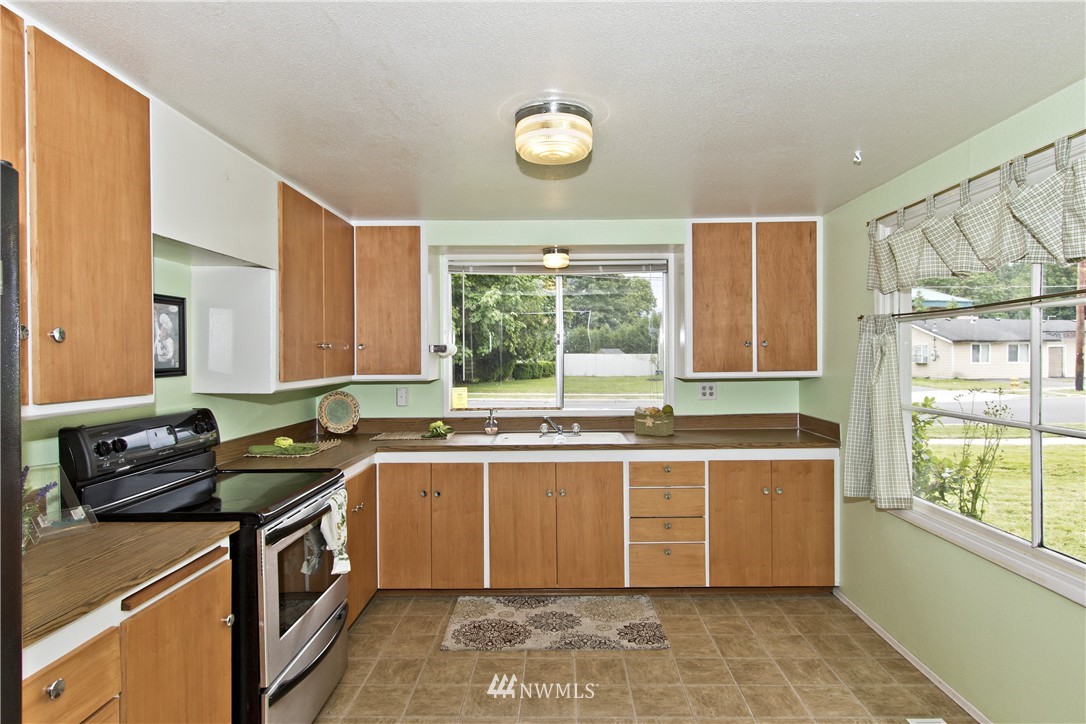 3216 Southeast 6th Street Renton, WA 98058 - Photo 9 of 22 Gallery Image 9