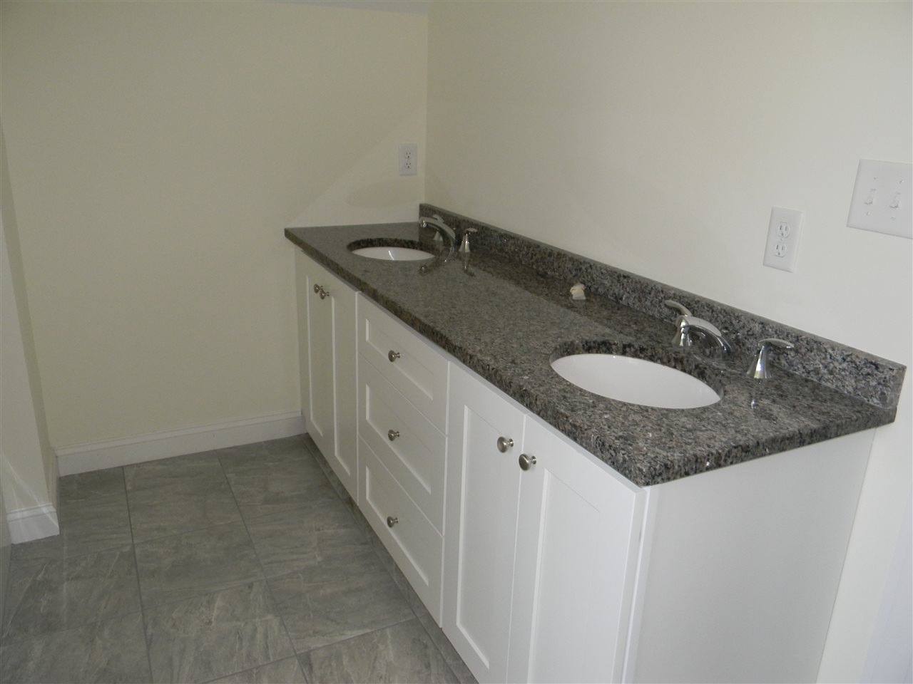 13 Stage Road Hampstead, NH 03841 - Photo 17 of 20 Gallery Image 17