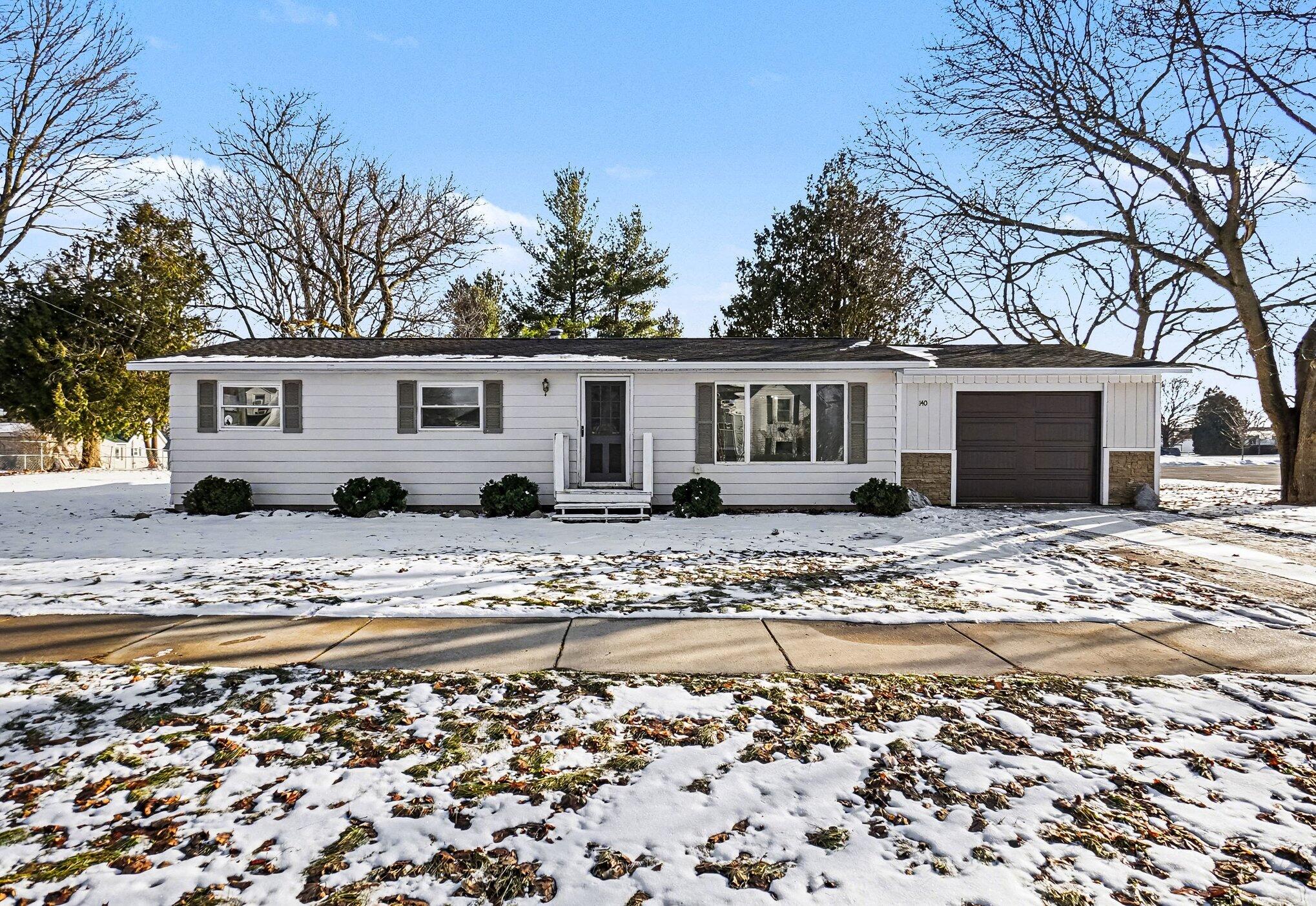 140 East Commerce Street Grant, MI 49327 - Photo 2 of 27 Welcome Home!