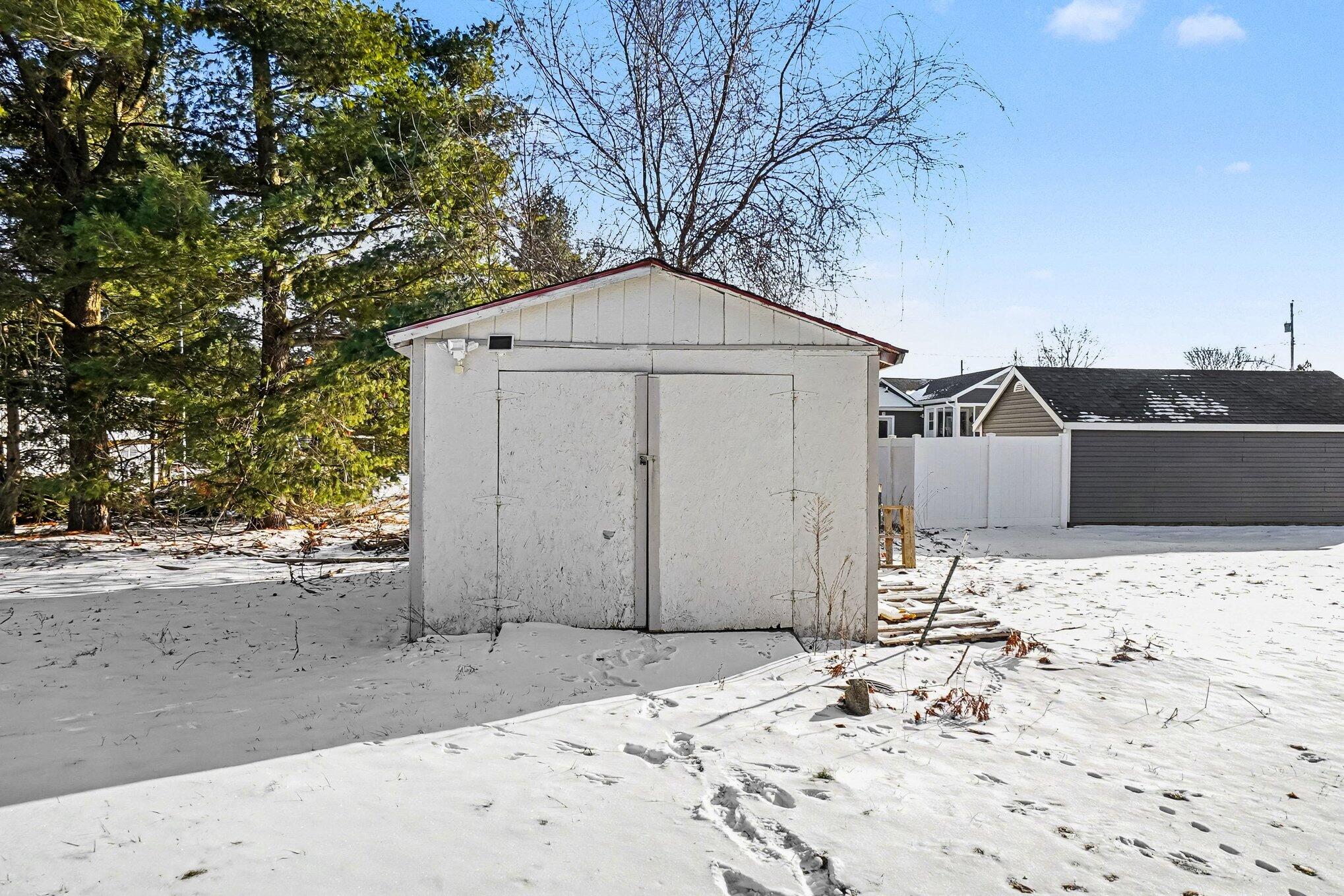 140 East Commerce Street Grant, MI 49327 - Photo 24 of 27 Shed
