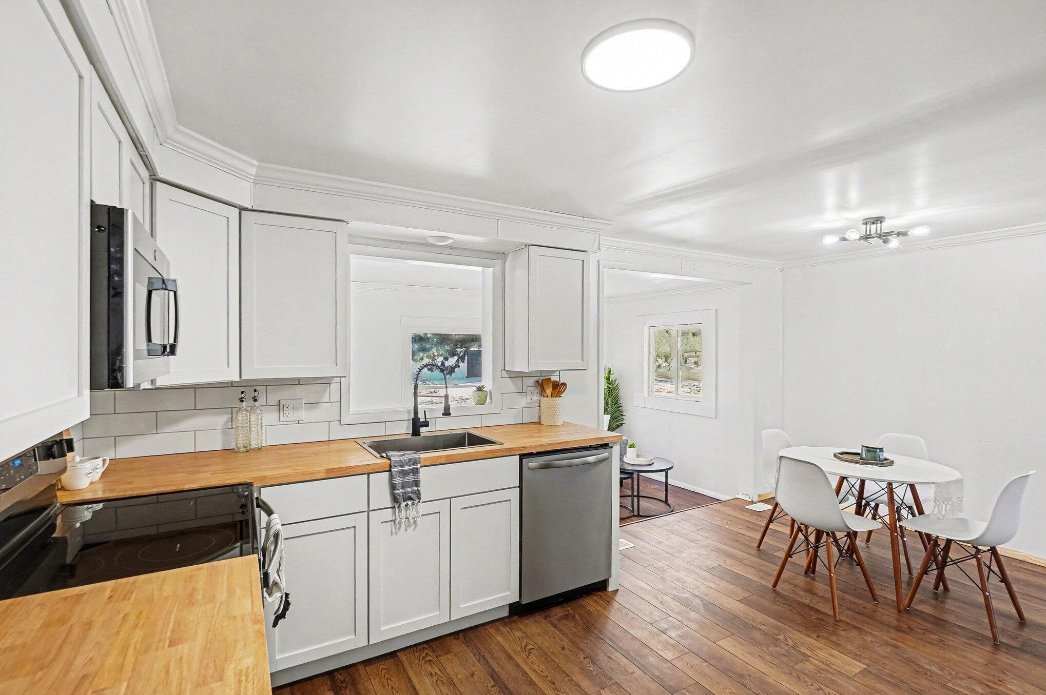 140 East Commerce Street Grant, MI 49327 - Photo 6 of 27 Kitchen and Dining