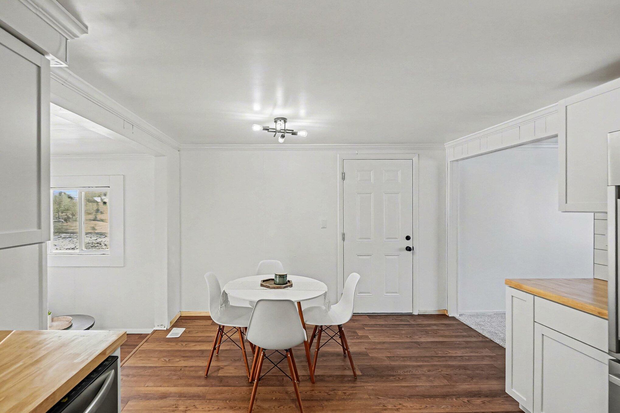 140 East Commerce Street Grant, MI 49327 - Photo 8 of 27 Dining