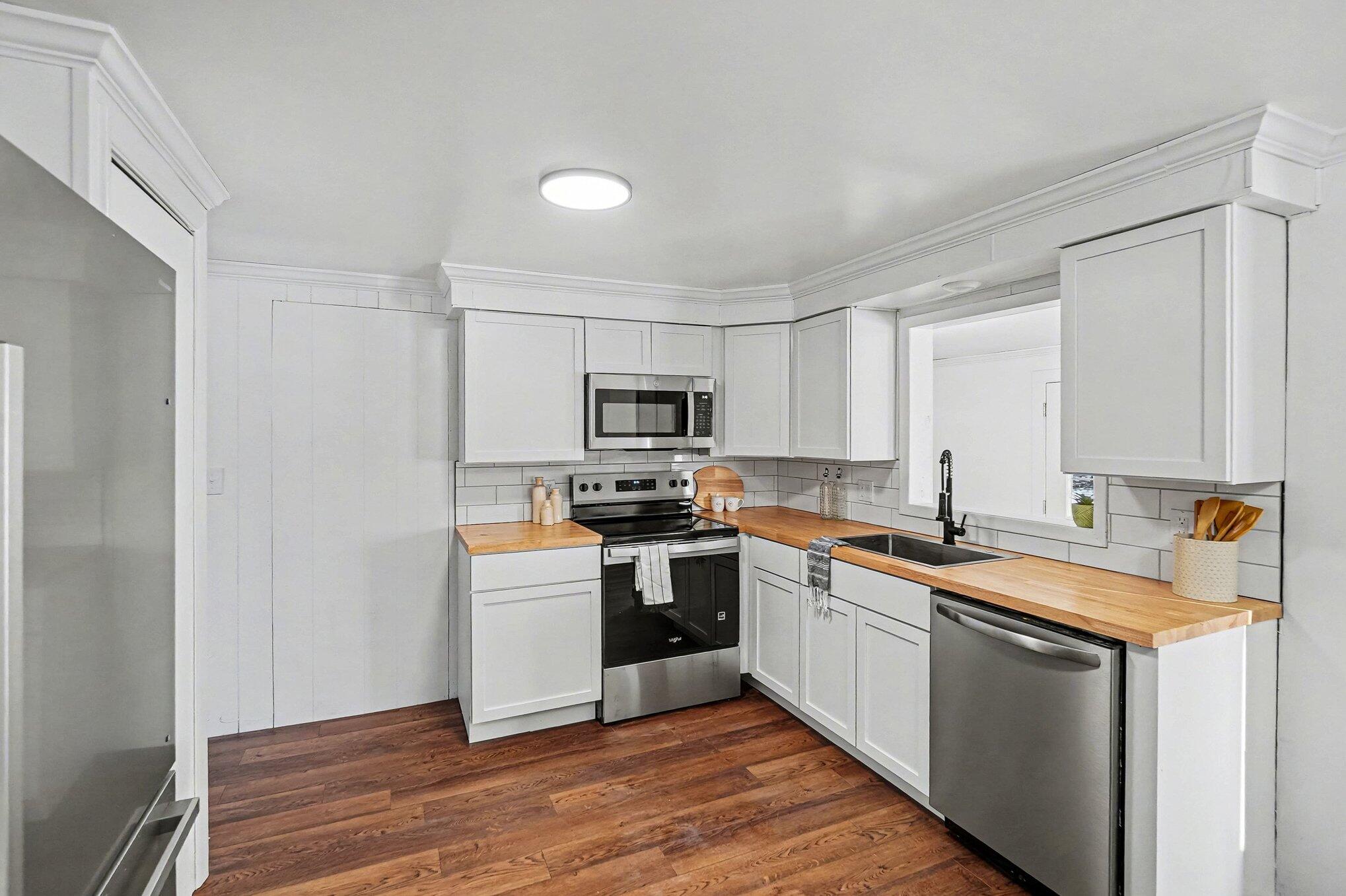 140 East Commerce Street Grant, MI 49327 - Photo 9 of 27 Kitchen