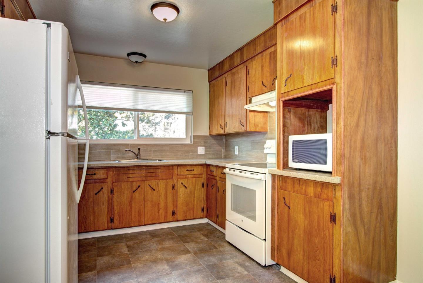 1005 Williams Way Mountain View, CA 94040 - Photo 3 of 8 a view of a kitchen