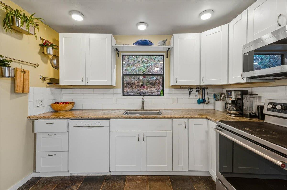 15153 Norvin Way Grass Valley, CA 95949 - Photo 11 of 56