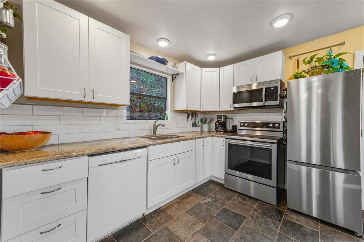 15153 Norvin Way Grass Valley, CA 95949 - Photo 12 of 56