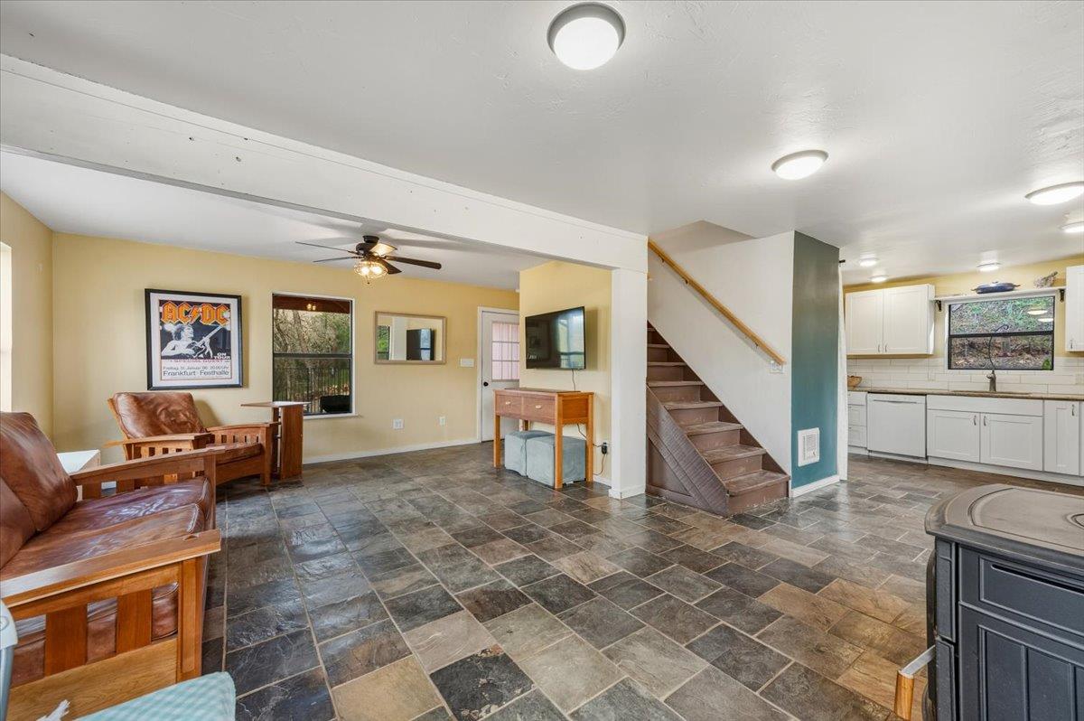 15153 Norvin Way Grass Valley, CA 95949 - Photo 9 of 56