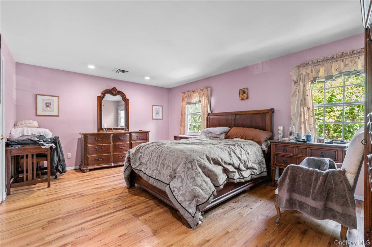 100 Cabot Road Massapequa, NY 11758 - Photo 27 of 49