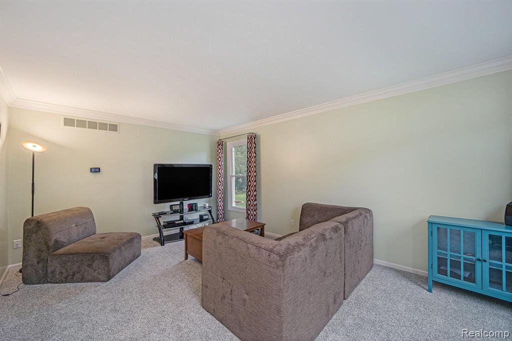 24386 Ridgeview Drive Farmington Hills, MI 48336 - Photo 16 of 42