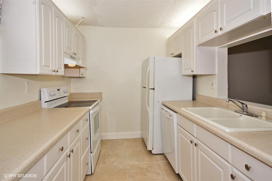 918 Southwest 9th St Circle, Unit 102 Boca Raton, FL 33486 - Photo 3 of 14 918SW9thStreetCir102_vht_viewer_5
