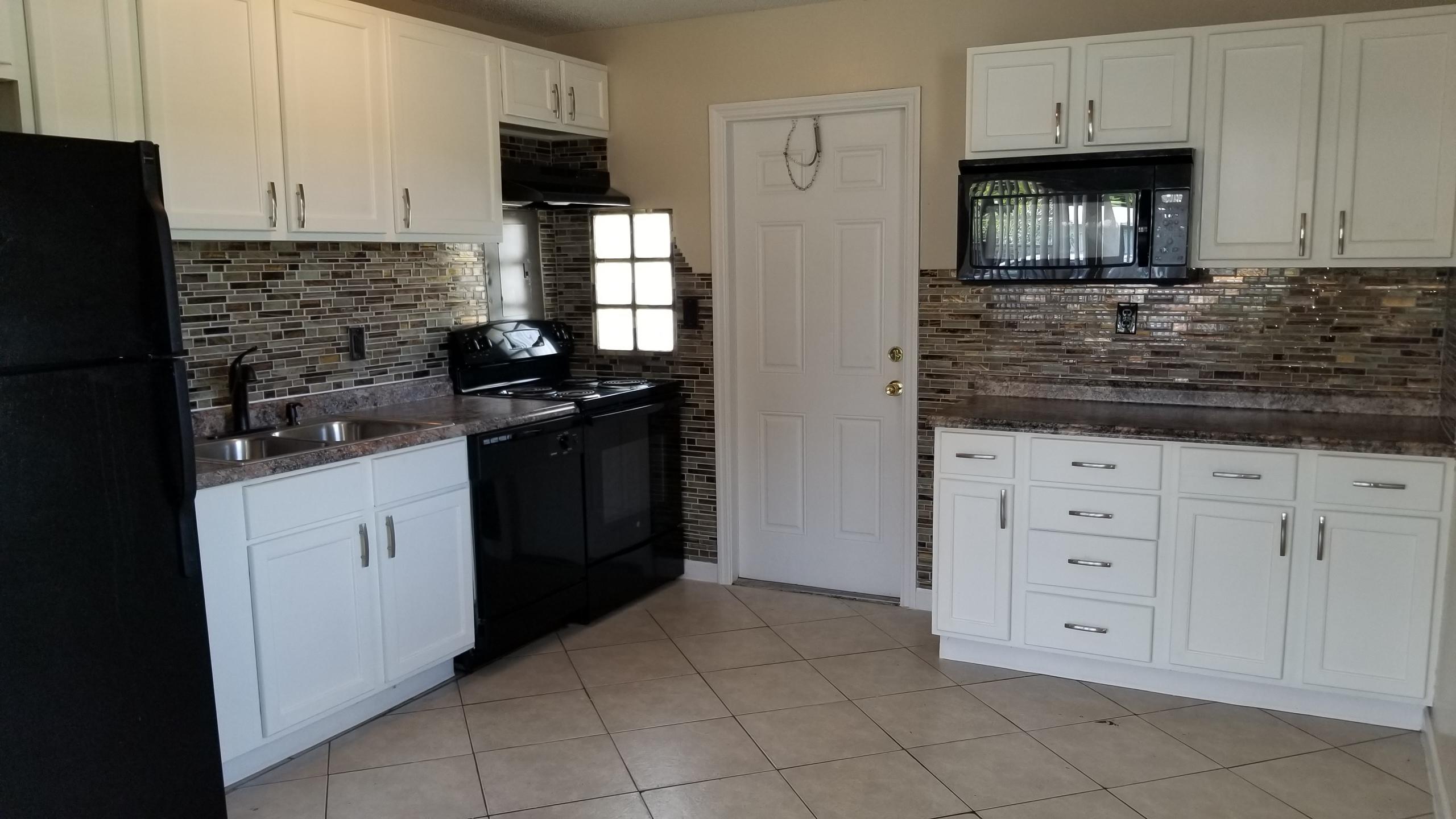 832 Cherry Road West Palm Beach, FL 33409 - Photo 4 of 16 kitchen