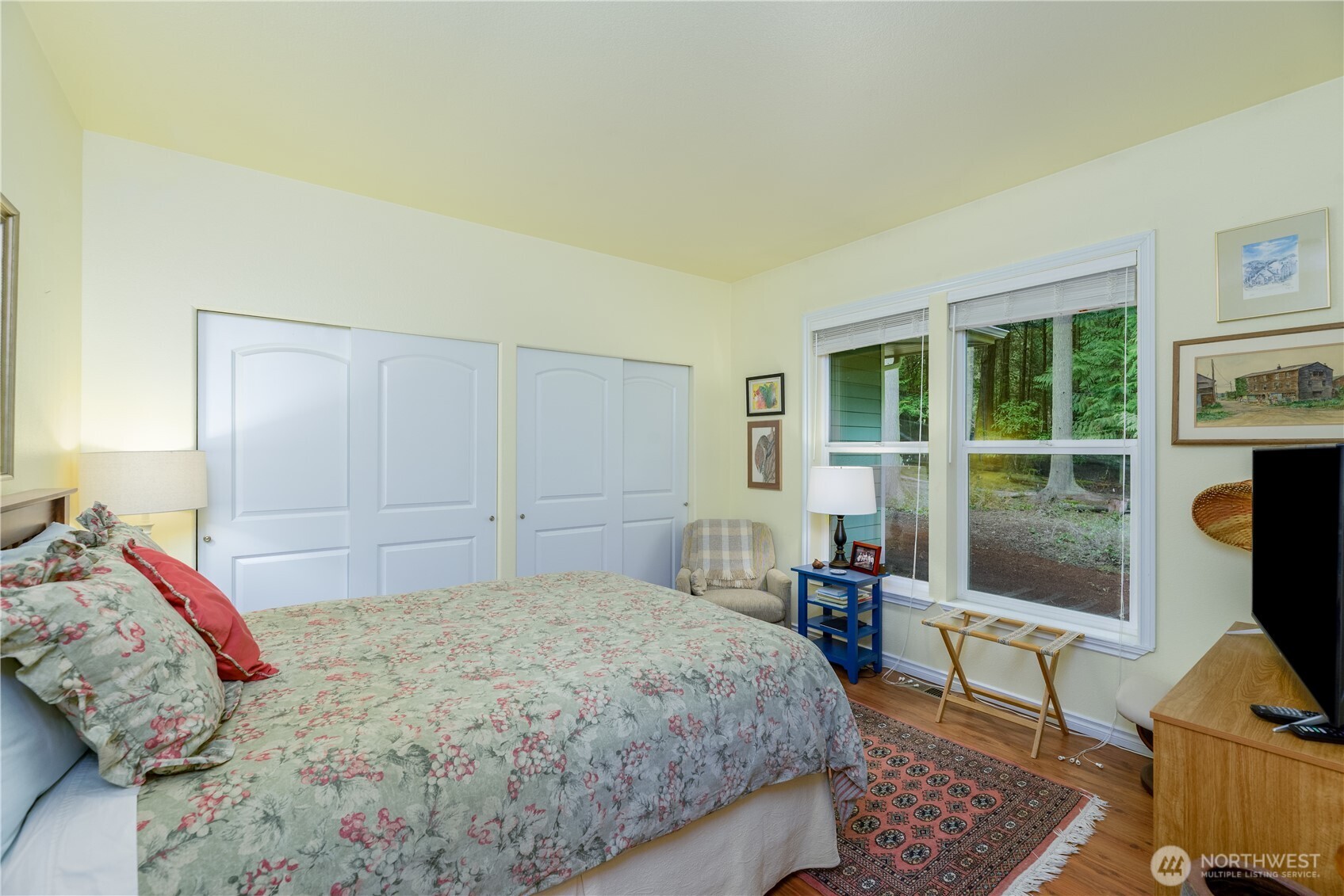 121 Buck Loop Road Sequim, WA 98382 - Photo 28 of 40 a bedroom with a bed and a table in it