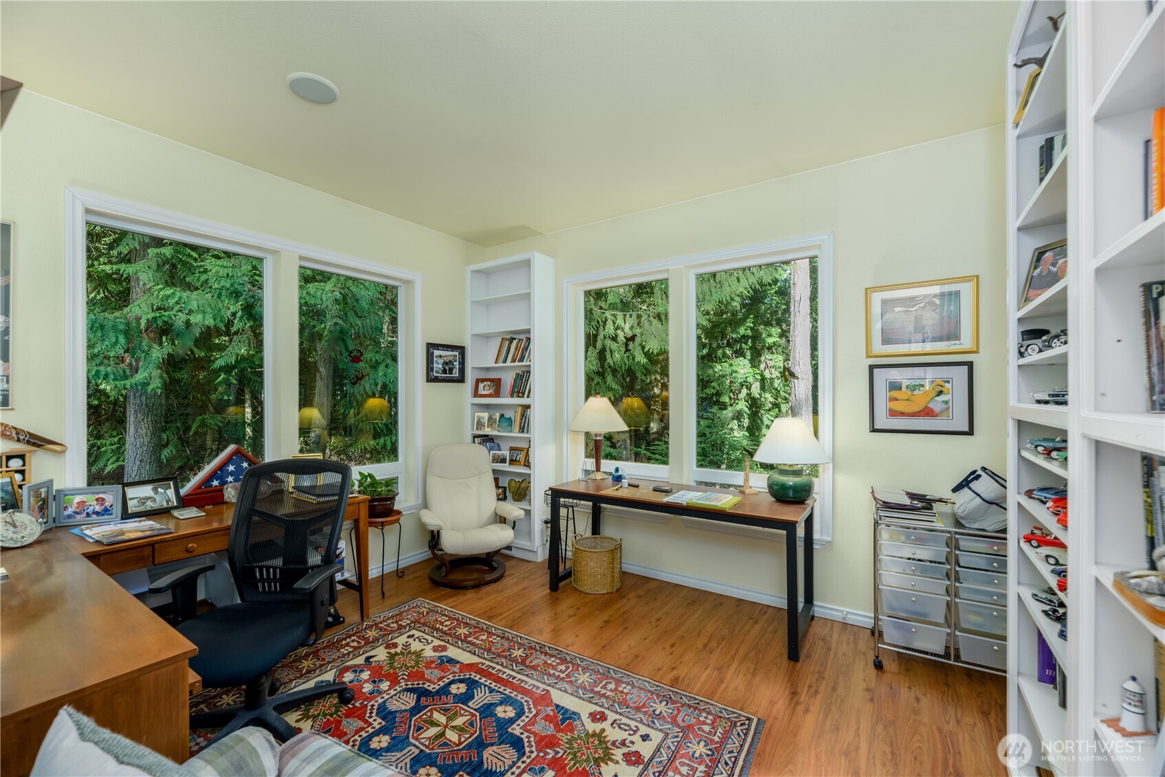 121 Buck Loop Road Sequim, WA 98382 - Photo 31 of 40 a living room with furniture and a floor to ceiling window