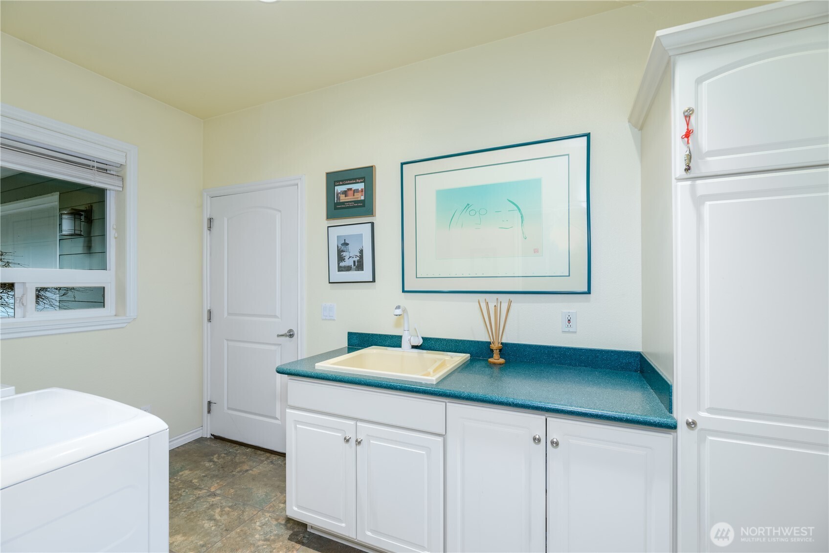 121 Buck Loop Road Sequim, WA 98382 - Photo 32 of 40 a bathroom with a sink and a mirror