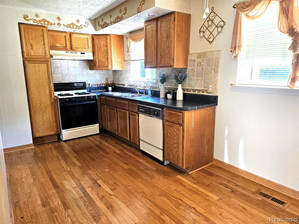 434 Maxwell Road Pontiac, MI 48342 - Photo 9 of 25