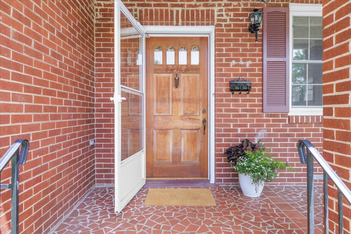 2514 Weaver Road Southwest Roanoke, VA 24015 - Photo 4 of 33 2514 Weaver Rd SW