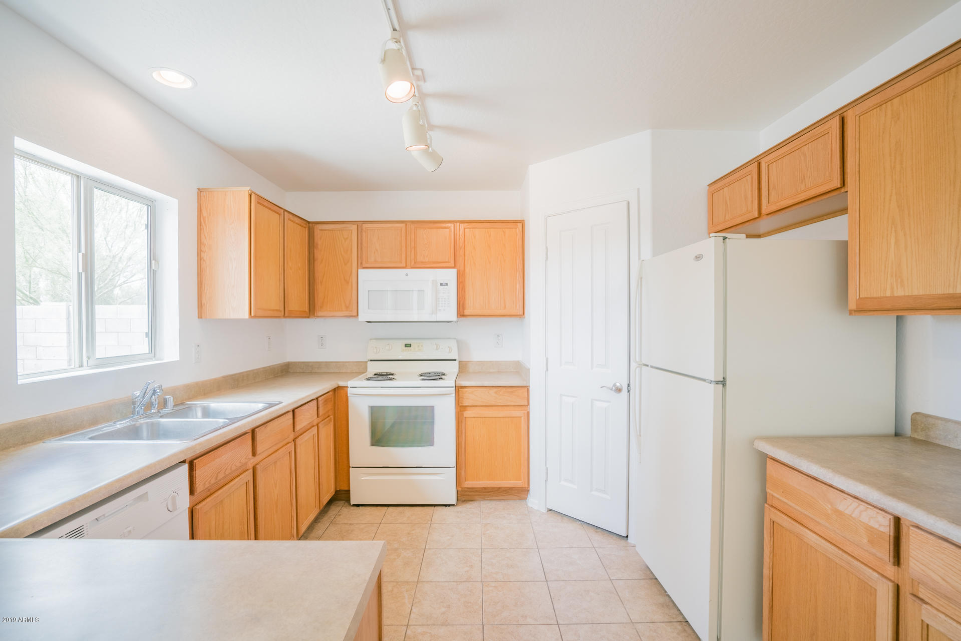 17743 West Calavar Road Surprise, AZ 85388 - Photo 4 of 18 photo_04