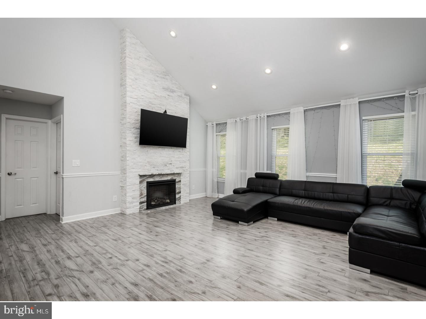 22 Jacobs Creek Road Ewing, NJ 08628 - Photo 2 of 25 Gallery Image 2