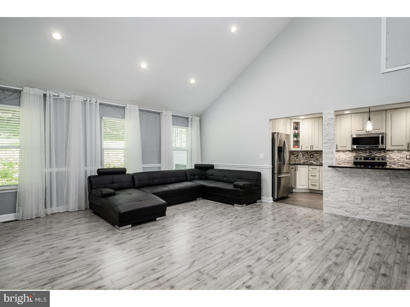 22 Jacobs Creek Road Ewing, NJ 08628 - Photo 3 of 25 Gallery Image 3