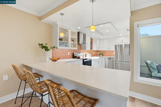 $675,000 | 2308 Tice Creek Drive, Unit 5, Walnut Creek, CA 94595