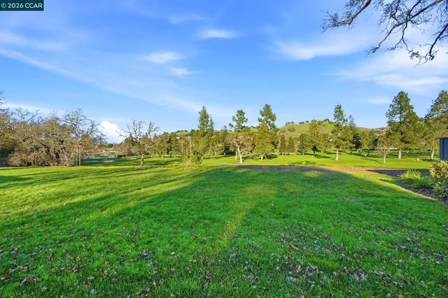 $675,000 | 2308 Tice Creek Drive, Unit 5, Walnut Creek, CA 94595