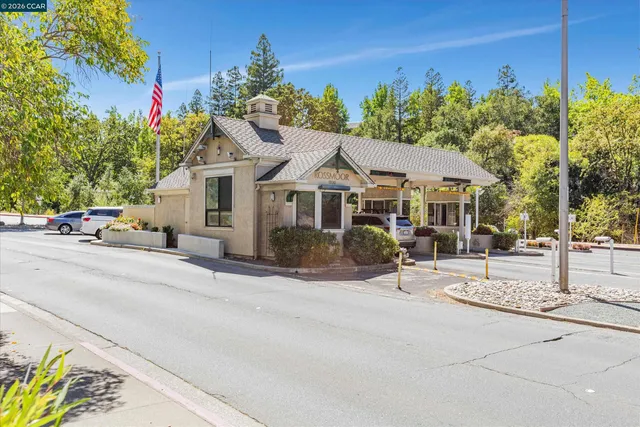 $675,000 | 2308 Tice Creek Drive, Unit 5, Walnut Creek, CA 94595