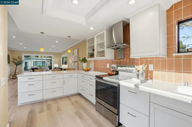 $675,000 | 2308 Tice Creek Drive, Unit 5, Walnut Creek, CA 94595