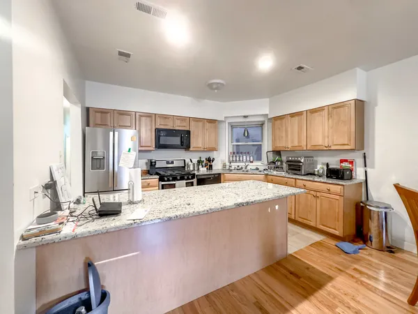$2,928 | 6711 North Sheridan Road, Unit 1N, Chicago, IL 60626