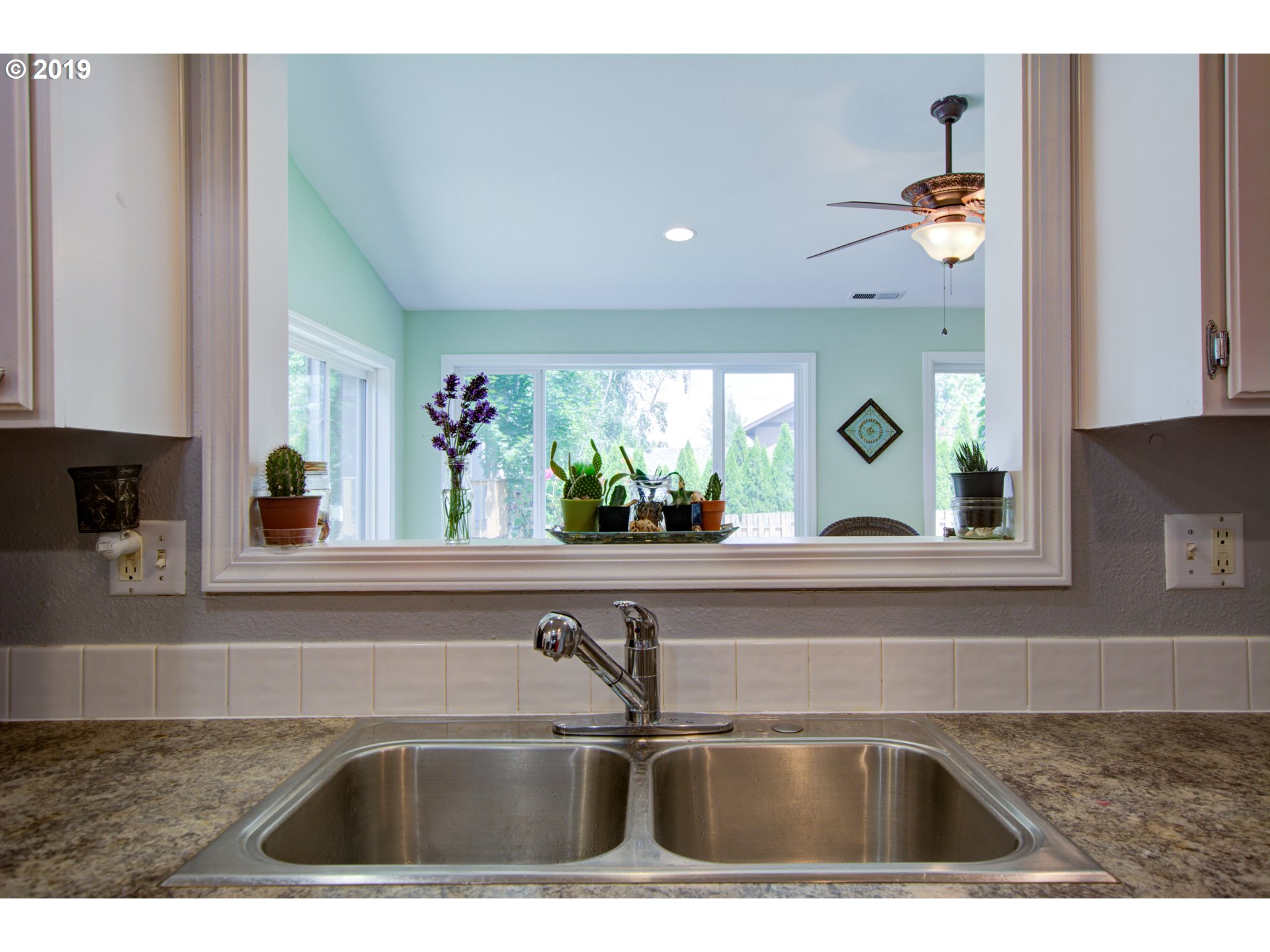 1520 Thatcher Road Forest Grove, OR 97116 - Photo 5 of 14 Kitchen/Living Room