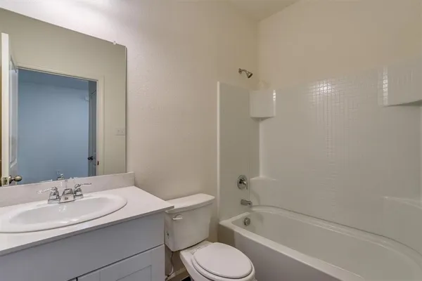 $2,100 | 778 Camden Drive, Lavon, TX 75166