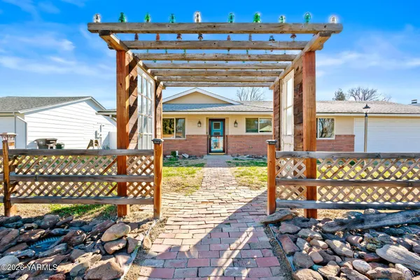 $329,000 | 1411 South 32nd Avenue, Yakima, WA 98902