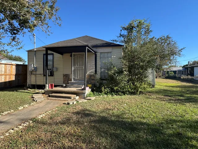$79,000 | 306 1st Street, Eagle Lake, TX 77434