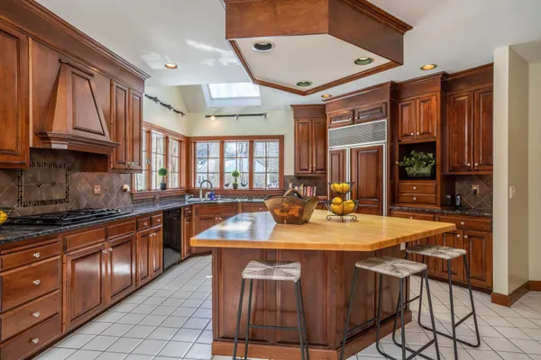 $8,500 | 3 Eton Place, Farmington, CT 06032