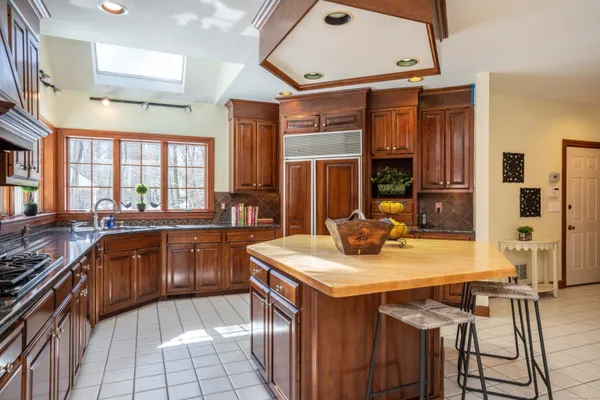 $8,500 | 3 Eton Place, Farmington, CT 06032