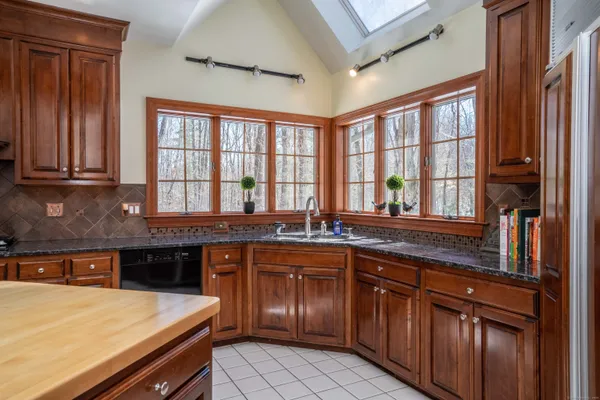 $8,500 | 3 Eton Place, Farmington, CT 06032