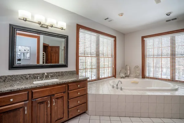 $8,500 | 3 Eton Place, Farmington, CT 06032