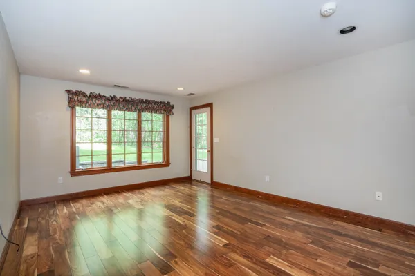 $8,500 | 3 Eton Place, Farmington, CT 06032