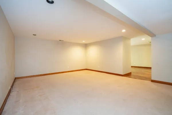 $8,500 | 3 Eton Place, Farmington, CT 06032